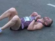 Susto en una maratón en plena alerta naranja: el ganador sufrió un golpe de calor al llegar a la meta