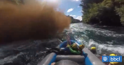Pensaron que se iban a morir: captan masiva caída de tierra al río Bueno durante rafting familiar