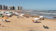 ¿Son noctilucas? Intendencia de Maldonado advierte sobre efectos de bañarse en playas de Punta del Este
