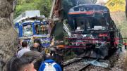 Las imágenes del brutal choque de trenes que dejó un fallecido y más de 100 heridos en Perú