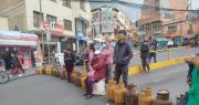 “Necesitamos gas para cocinar”, dicen madres de familia ante la falta de GLP en La Paz