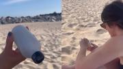 Amigas encontraron botella con mensaje en la playa: el contenido las dejó sin palabras