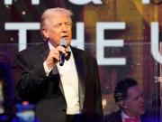 Donald Trump dio su explicación sobre los moretones en sus manos y reveló detalles sobre su último examen médico