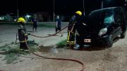Bomberos sofocaron el incendio de un utilitario sobre la Ruta 21