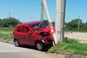 Un automovilista resultó herido tras chocar contra un poste de alumbrado