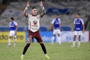 Un polivalente defensor uruguayo estaría para llegar a Olimpia