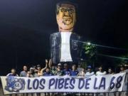 Hinchas de Gimnasia y Esgrima La Plata quemaron un muñeco de Chiqui Tapia