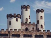 El Castillo medieval que permaneció oculto detrás de un puente y el nuevo destino para el terreno donde lo están demoliendo