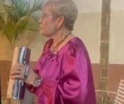 Nereida Villalobos regaló una presentación tocando la charrasca en la fiesta de Fin de Año