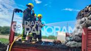 Bomberos controlan un principio de incendio en un camión cargado con carbón sobre Ruta 34