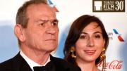 Conmoción en Hollywood: murió la hija de Tommy Lee Jones en un hotel de lujo