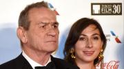 Encontrada sin vida al interior de un hotel: qué se sabe de la muerte de la hija del actor Tommy Lee Jones