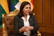 Excanciller Karen Longaric retorna al país tras “casi cinco años de exilio”
