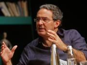 Juan Gabriel Vásquez: “El fin de la guerrilla colombiana no ha ocurrido”