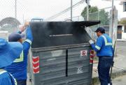 Quema de monigotes en Quito terminó con siete contenedores incendiados