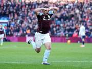 Premier League: Dibu Martínez no pudo mantener su valla invicta, pero celebró el triunfo del Aston Villa que da pelea por la punta