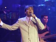 Los 25 años de Azul de Cristian Castro, un TOC hecho canción que repite el nombre del color 59 veces