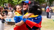 Venezolanos en Montevideo se concentraron en Plaza de la Bandera para celebrar el derrocamiento de Nicolás Maduro