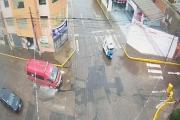 Puno: Combi choca a mototaxi por ganarle al semáforo –