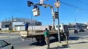 Reparan barandas en avenida Roca y realizan trabajos de semaforización