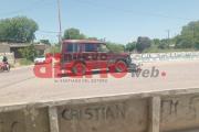 Choque entre una camioneta y una motocicleta en la siesta del domingo