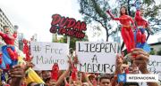 Cientos de chavistas marcharon en Caracas para exigir libertad de Nicolás Maduro y su esposa