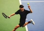 Tiene 14 años, su madre es argentina y no usa revés: la historia del chico que asombra al tenis europeo