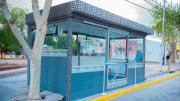 Inédito: dónde instalaron la primera garita de colectivo con aire acondicionado
