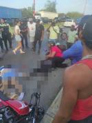 Mujer herida de gravedad tras caer de moto frente al cementerio en Puerto Cabello