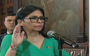 Delcy Rodríguez jura como presidenta de Venezuela y llama héroe a Maduro