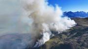 Brigadistas combaten incendio en el Parque Nacional Los Glaciares