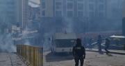 Policía gasifica y activa el camión Neptuno contra los movilizados de la COB en el centro de La Paz