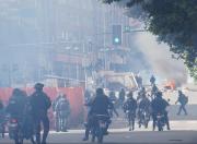 Un herido y un arrestado tras explosiones durante marcha de la COB en La Paz