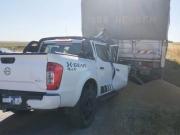 Un camión se subió a la ruta cargado de trigo y se lo llevó puesto una camioneta: murió el papá de un intendente