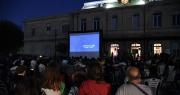 Cine al aire libre en La Plata: habrá funciones gratuitas en clubes, plazas y centros culturales en el verano