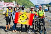 Ciclistas de la Calle cruzan el Ecuador en una exigente ruta Santo Domingo–Riobamba