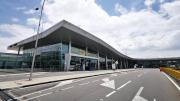 Aeronáutica Civil anuncia retrasos en vuelos en el Aeropuerto Internacional El Dorado debido a condiciones climáticas en Bogotá