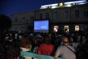 Cine al aire libre en La Plata: funciones gratuitas en barrios, clubes y plazas durante el verano