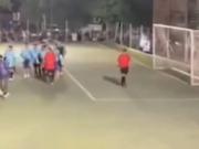 Violencia en un partido de fútbol amateur de Neuquén: el árbitro golpeó a un hombre que lo increpó