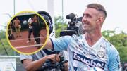 Doloroso blooper: futbolista lanzó pelotazo por error a una persona durante su presentación en el Guayaquil City