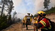 Bomberos de Comodoro refuerzan el combate contra los incendios en la cordillera