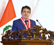 Fiscal general de Perú desmantela equipos especiales que investigaban casos de corrupción