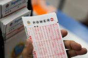 Jugador de Powerball pierde premio mayor de $ 1.8 mil millones por un número: sepa cuánto dinero se llevó