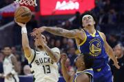 Los Warriors le ganan el duelo a los Bucks