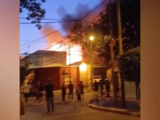 Perdí todo: un incendio arrasó con una fábrica de muebles y dejó a su dueña sin nada