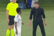 Cruce caliente en la Supercopa: Simeone discutió con Vinícius y lanzó una advertencia que encendió el partido