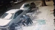 Un vecino tomaba un gaseosa en un café y se le cayó una placa de vidrio en la cabeza