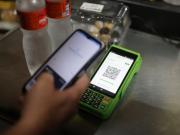 Como evitar las estafas más comunes al pagar con Pix en Brasil