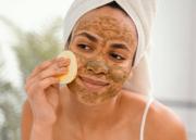 ¿Cuáles son los beneficios de exfoliar la piel con productos naturales? Esto dicen los expertos