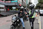 Operativos a motos dejan decenas de sanciones y una agente agredida en Quito